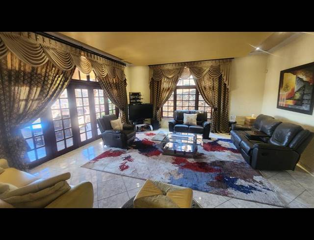 6 BEDROOM HOUSE FOR SALE IN BASSONIA